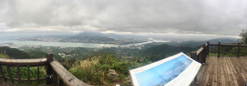 新北景點-觀音山硬漢嶺登山步道，登上硬漢碑遠眺台北美景