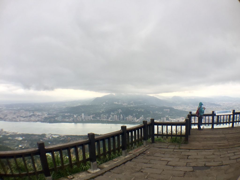 新北景點-觀音山硬漢嶺登山步道，登上硬漢碑遠眺台北美景