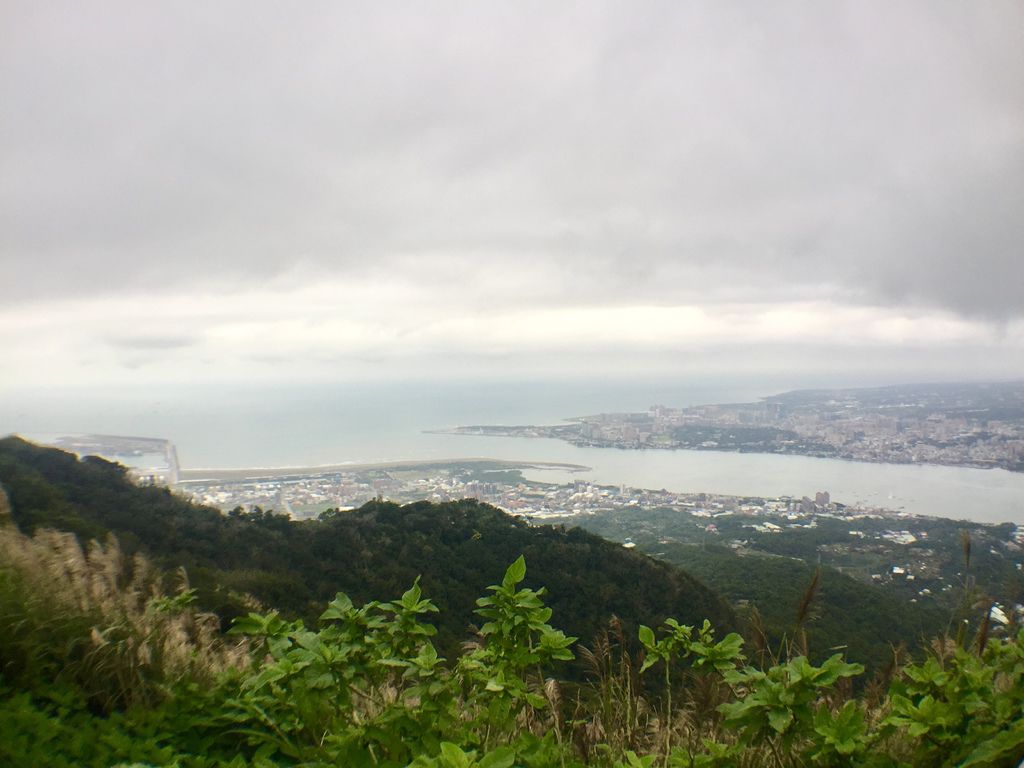 新北景點-觀音山硬漢嶺登山步道，登上硬漢碑遠眺台北美景