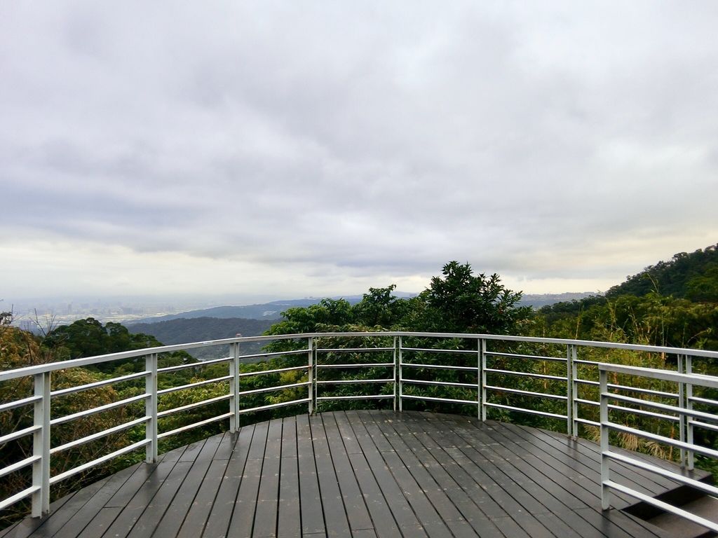 新北景點-觀音山硬漢嶺登山步道，登上硬漢碑遠眺台北美景