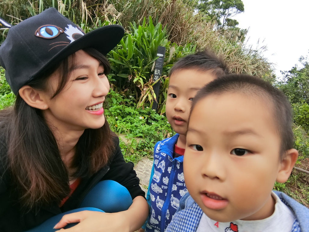 新北景點-觀音山硬漢嶺登山步道，登上硬漢碑遠眺台北美景