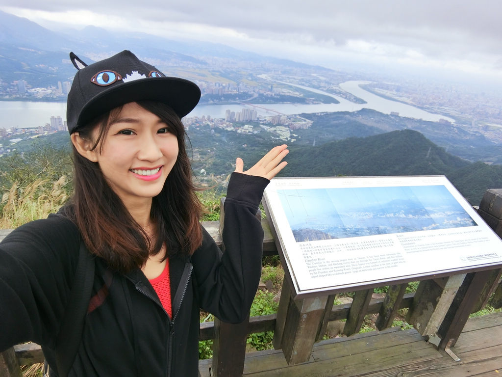 新北景點-觀音山硬漢嶺登山步道，登上硬漢碑遠眺台北美景