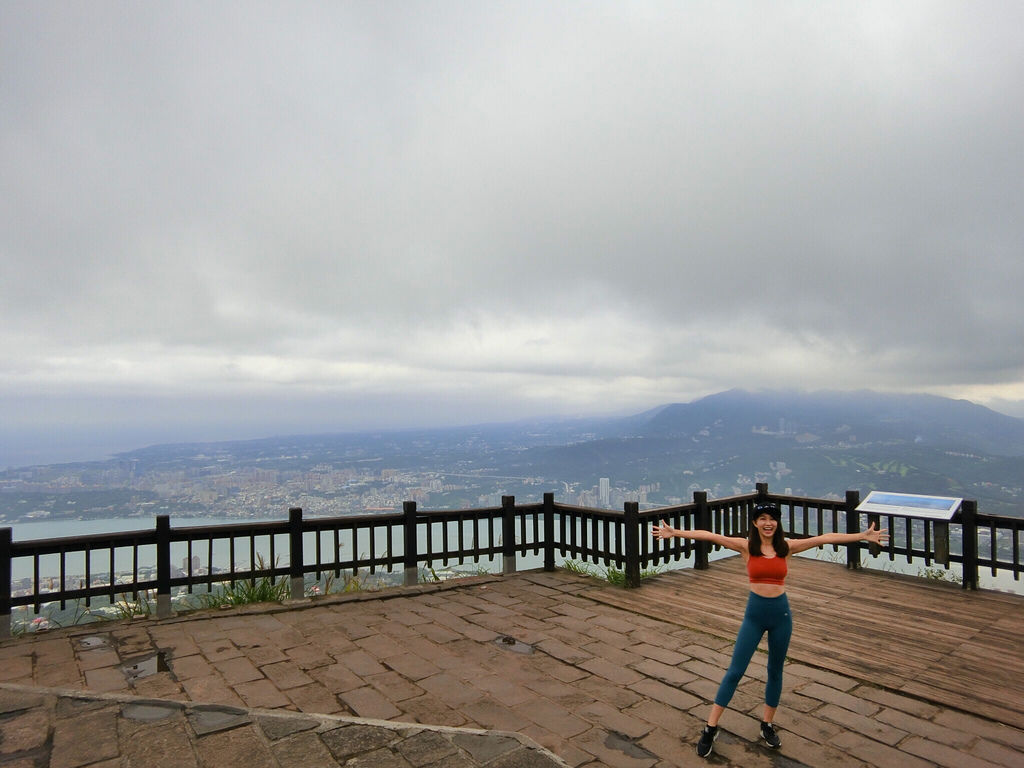 新北景點-觀音山硬漢嶺登山步道，登上硬漢碑遠眺台北美景