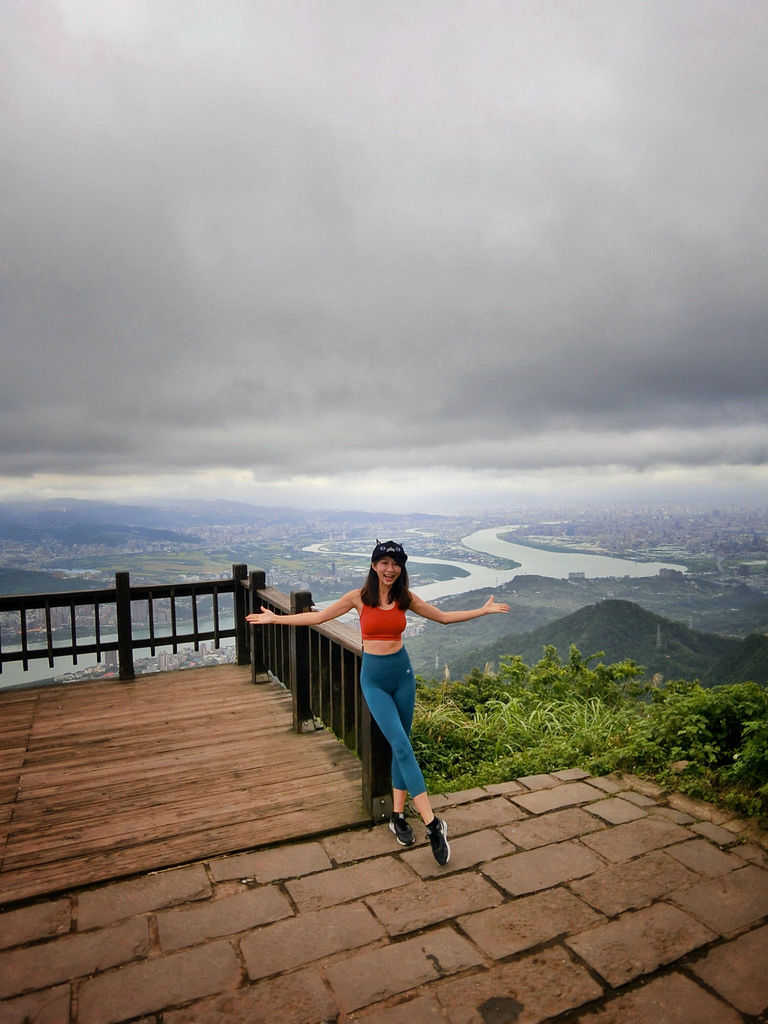 新北景點-觀音山硬漢嶺登山步道，登上硬漢碑遠眺台北美景