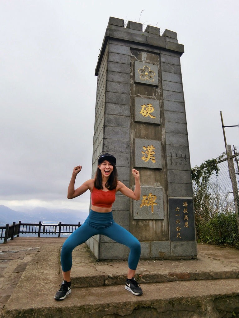 新北景點-觀音山硬漢嶺登山步道，登上硬漢碑遠眺台北美景