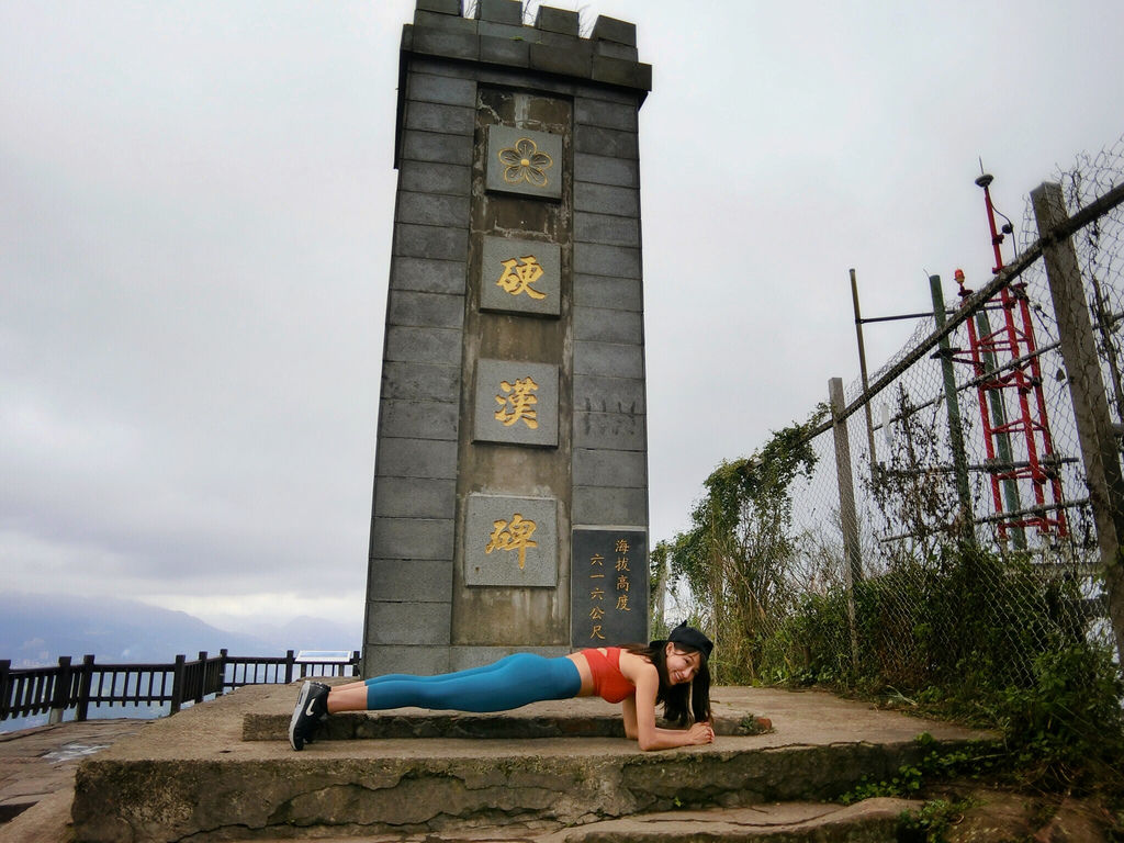 新北景點-觀音山硬漢嶺登山步道，登上硬漢碑遠眺台北美景