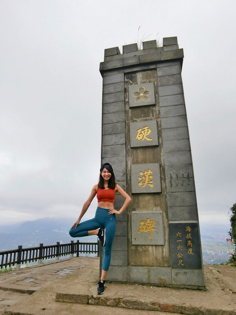 新北景點-觀音山硬漢嶺登山步道，登上硬漢碑遠眺台北美景