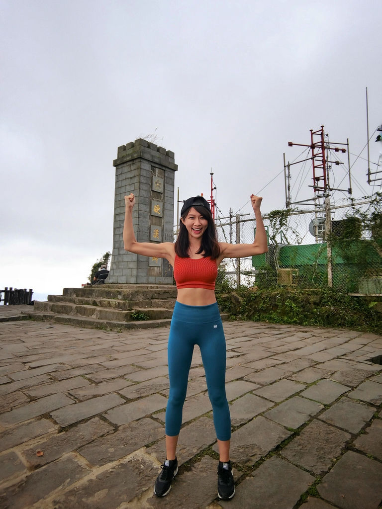 新北景點-觀音山硬漢嶺登山步道，登上硬漢碑遠眺台北美景
