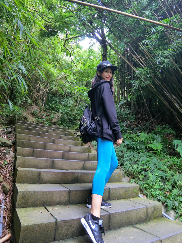 新北景點-觀音山硬漢嶺登山步道，登上硬漢碑遠眺台北美景