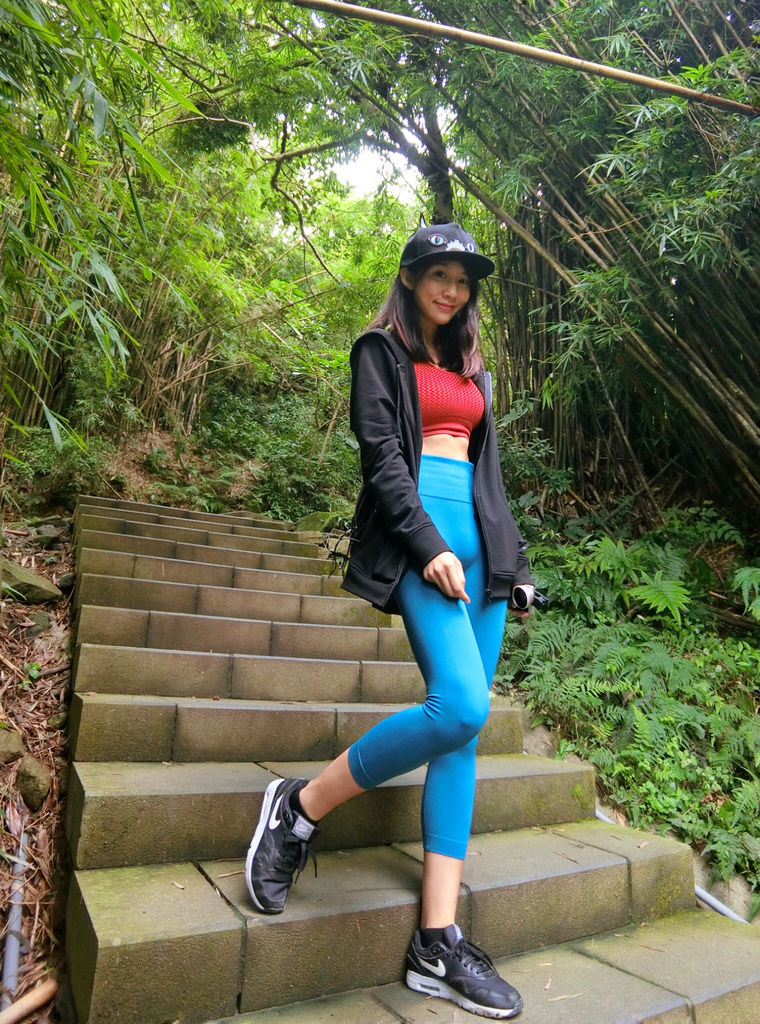 新北景點-觀音山硬漢嶺登山步道，登上硬漢碑遠眺台北美景