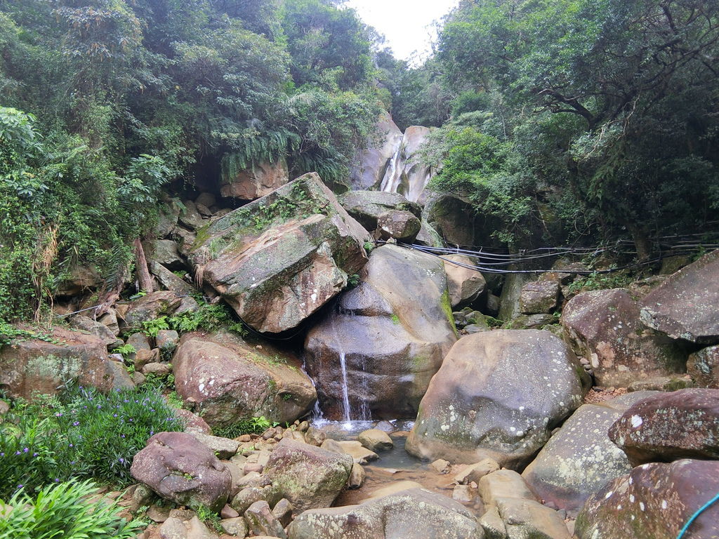 台北內湖登山步道-出發圓覺寺步道的『圓覺瀑布』,感受大自然的芬多精