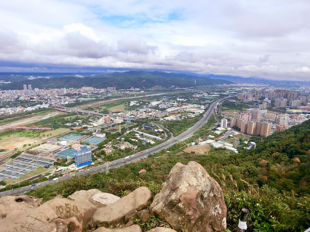 新北三峽登山-鳶山登山步道-三峽老街一覽無遺美景+夜景【丁小羽登山篇】