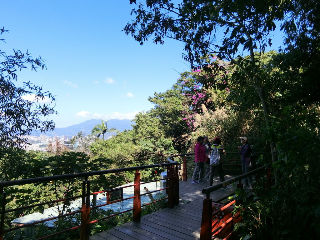 台北士林登山-圓山劍潭山親山步道，戶外羽球場、露天健身房【丁小羽登山篇】