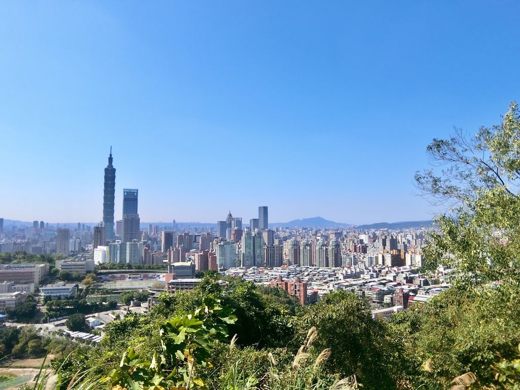 台北松山登山-虎山親山步道-松山奉天宮旁的虎山峰，超美虎山120高地【丁小羽登山篇】