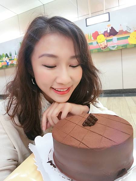 生巧克力首選神旺大飯店-普諾麵包坊超濃郁頂級生巧克力蛋糕【丁小羽美食篇】 生巧克力首選神旺大飯店-普諾麵包坊超濃郁頂級生巧克力蛋糕【丁小羽美食篇】