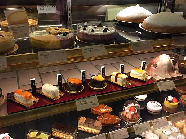 生巧克力首選神旺大飯店-普諾麵包坊超濃郁頂級生巧克力蛋糕【丁小羽美食篇】 生巧克力首選神旺大飯店-普諾麵包坊超濃郁頂級生巧克力蛋糕【丁小羽美食篇】