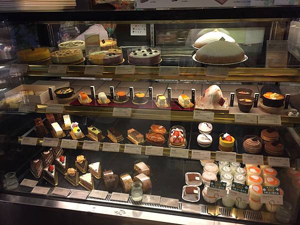 生巧克力首選神旺大飯店-普諾麵包坊超濃郁頂級生巧克力蛋糕【丁小羽美食篇】 生巧克力首選神旺大飯店-普諾麵包坊超濃郁頂級生巧克力蛋糕【丁小羽美食篇】