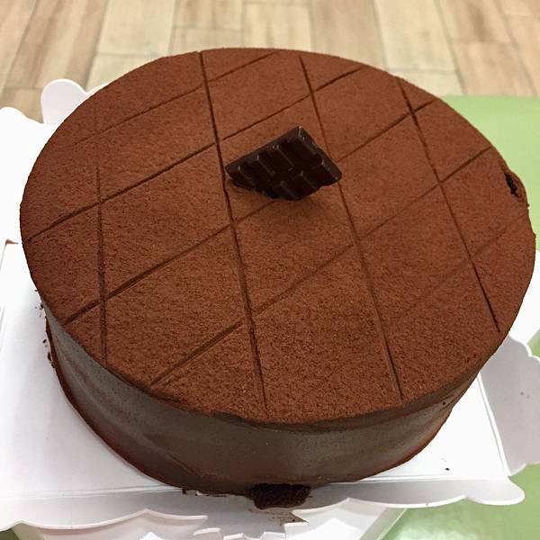 生巧克力首選神旺大飯店-普諾麵包坊超濃郁頂級生巧克力蛋糕【丁小羽美食篇】 生巧克力首選神旺大飯店-普諾麵包坊超濃郁頂級生巧克力蛋糕【丁小羽美食篇】