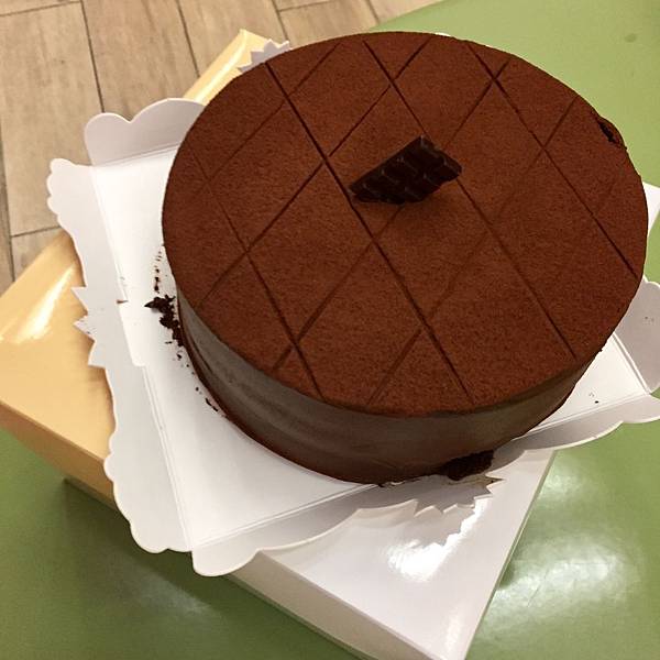 生巧克力首選神旺大飯店-普諾麵包坊超濃郁頂級生巧克力蛋糕【丁小羽美食篇】 生巧克力首選神旺大飯店-普諾麵包坊超濃郁頂級生巧克力蛋糕【丁小羽美食篇】