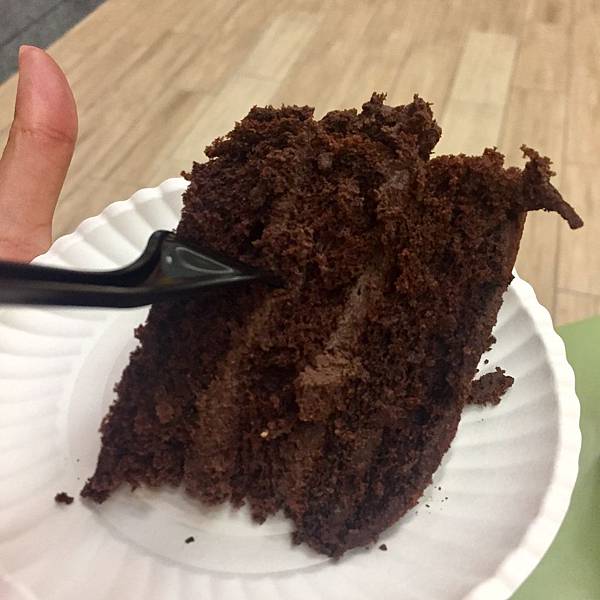 生巧克力首選神旺大飯店-普諾麵包坊超濃郁頂級生巧克力蛋糕【丁小羽美食篇】 生巧克力首選神旺大飯店-普諾麵包坊超濃郁頂級生巧克力蛋糕【丁小羽美食篇】