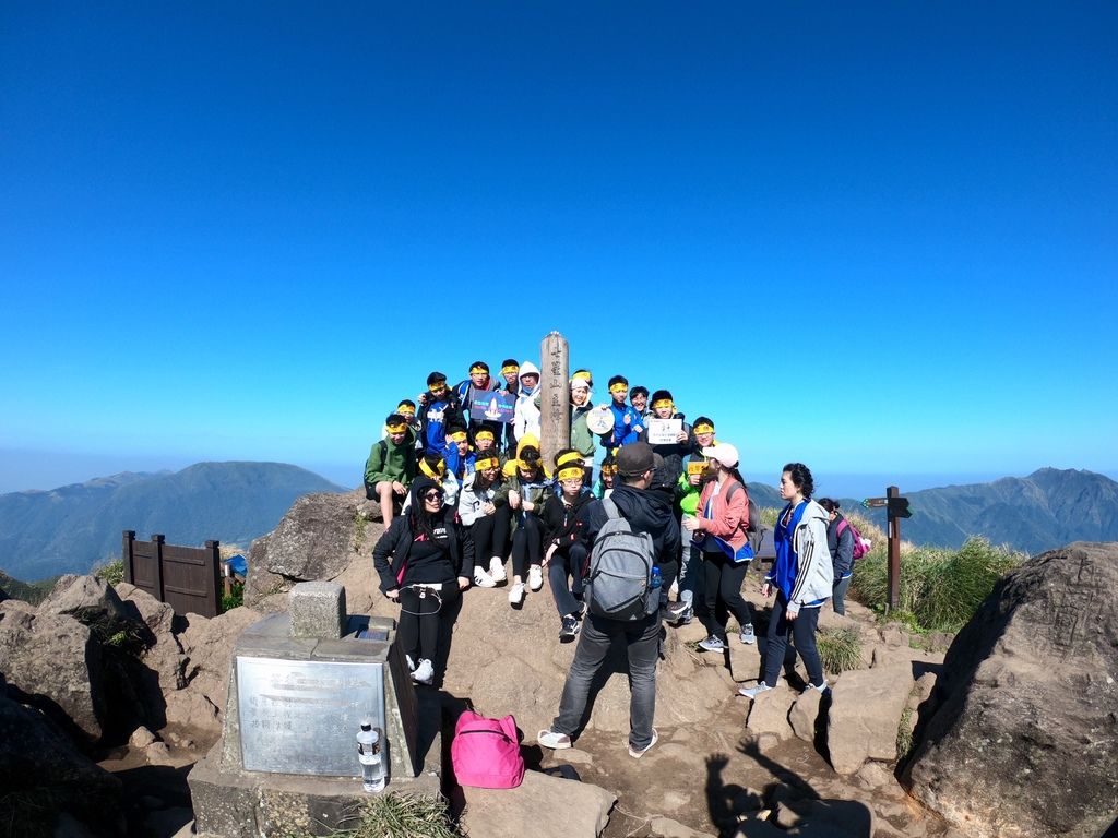 台北登山-台北市第一高峰-七星山主峰東峰!夢幻湖生態步道【丁小羽登山篇】