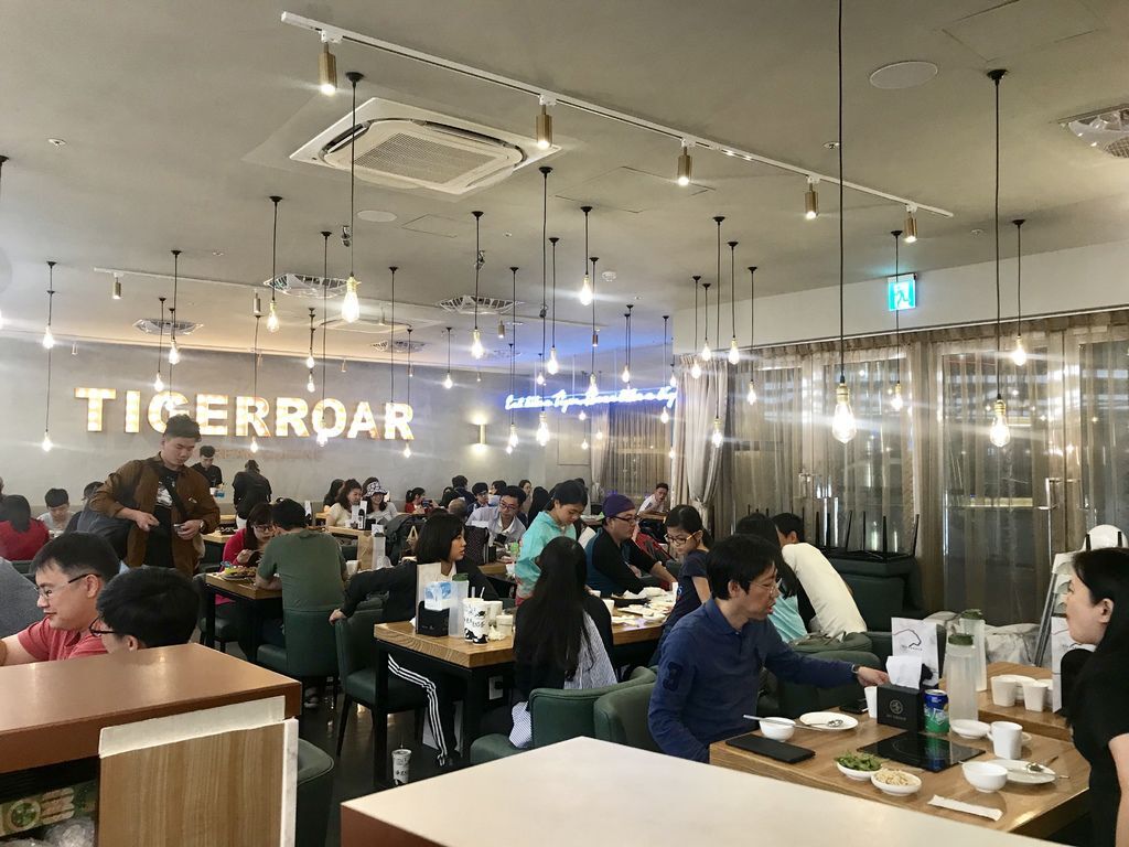 新竹巨城美食-朝聖網美餐廳TIGERROAR韓虎嘯!一起來吃韓式料理吧【丁小羽食記篇】 新竹巨城美食-朝聖網美餐廳TIGERROAR韓虎嘯!一起來吃韓式料理吧【丁小羽食記篇】