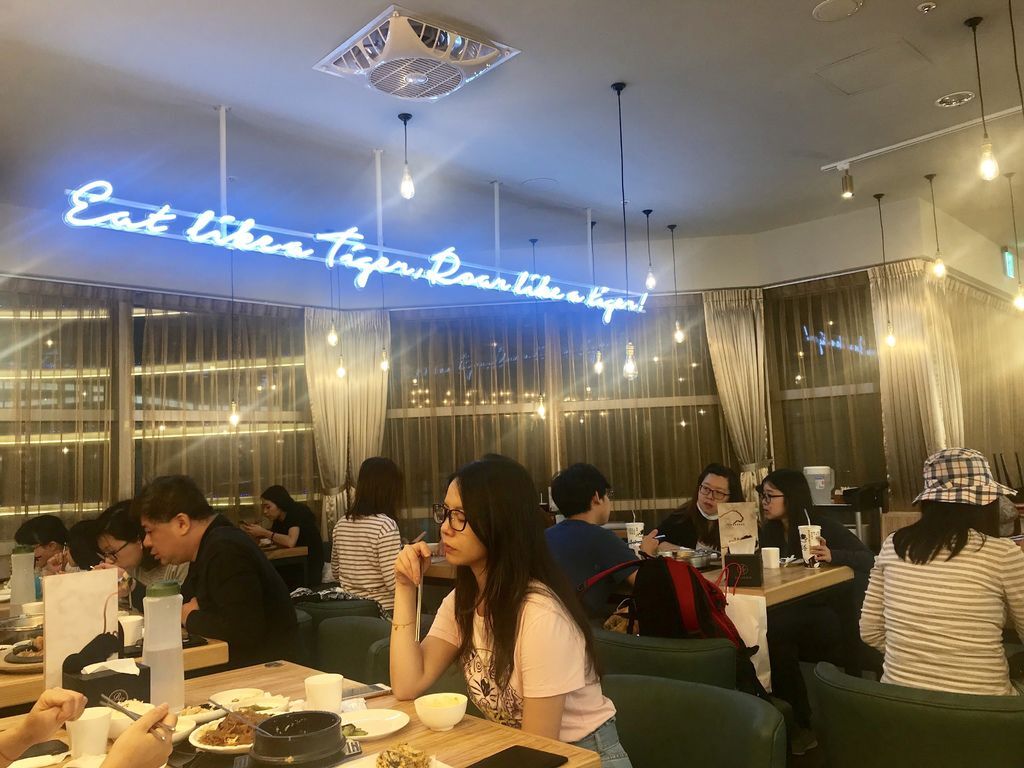 新竹巨城美食-朝聖網美餐廳TIGERROAR韓虎嘯!一起來吃韓式料理吧【丁小羽食記篇】 新竹巨城美食-朝聖網美餐廳TIGERROAR韓虎嘯!一起來吃韓式料理吧【丁小羽食記篇】