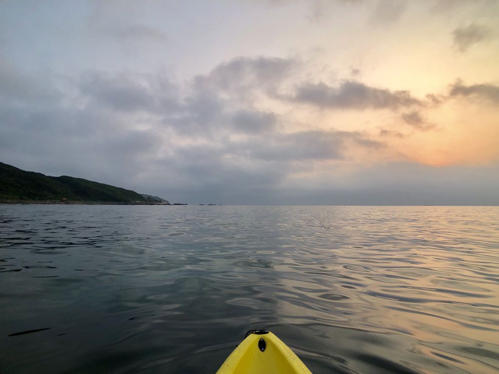  北海岸旅遊之在維納斯海岸乘著獨木舟一起看日出!【丁小羽旅遊篇】