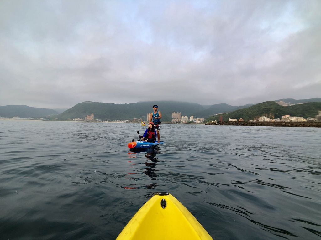  北海岸旅遊之在維納斯海岸乘著獨木舟一起看日出！【丁小羽旅遊篇】