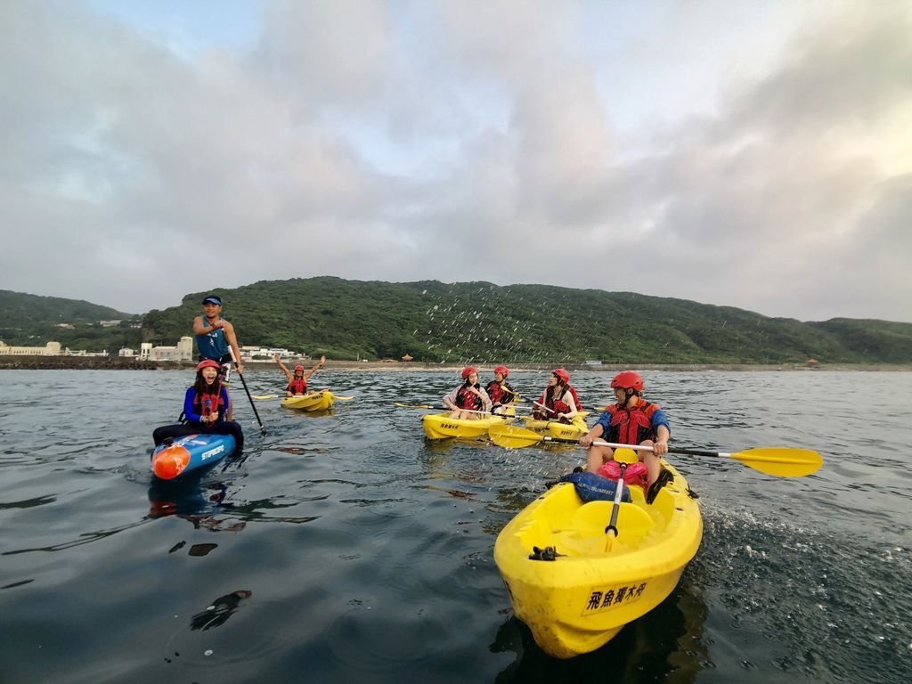 北海岸旅遊之在維納斯海岸乘著獨木舟一起看日出!【丁小羽旅遊篇】