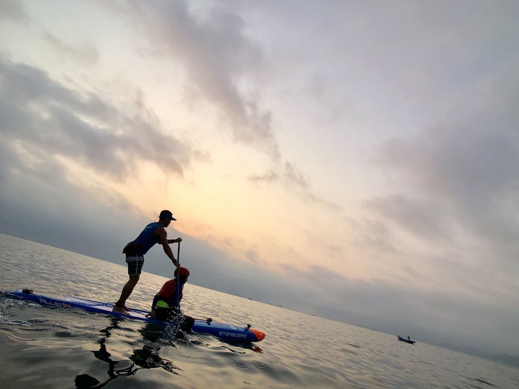  北海岸旅遊之在維納斯海岸乘著獨木舟一起看日出!【丁小羽旅遊篇】