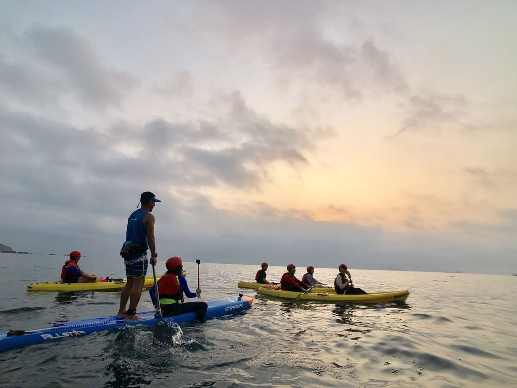  北海岸旅遊之在維納斯海岸乘著獨木舟一起看日出!【丁小羽旅遊篇】