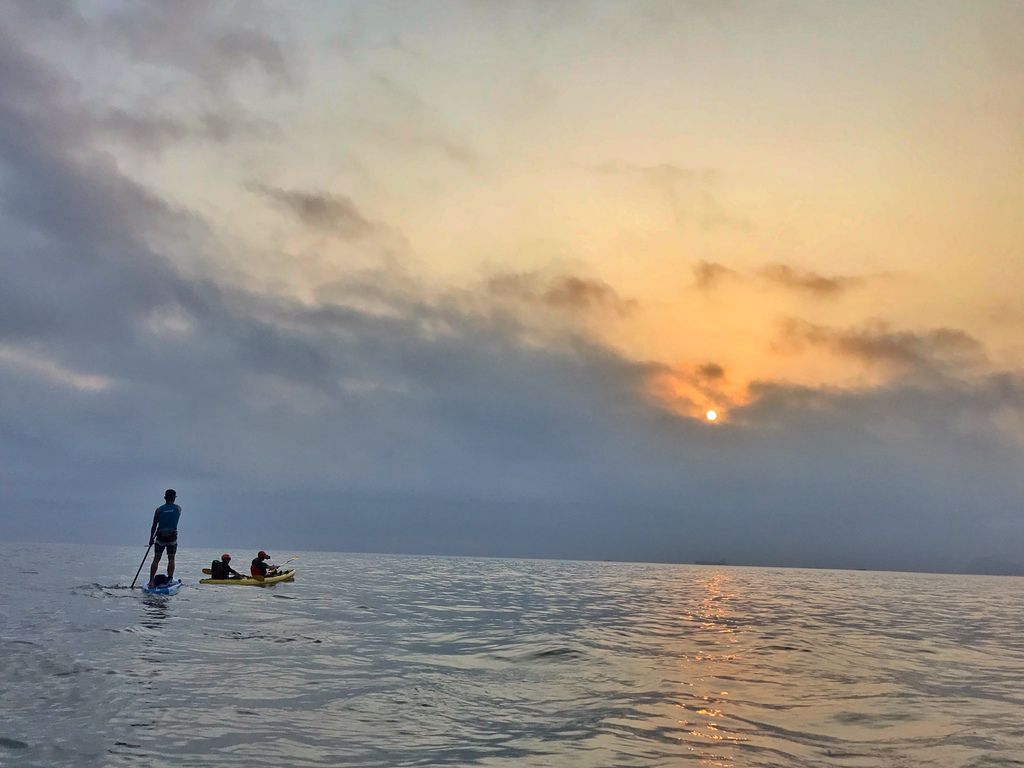  北海岸旅遊之在維納斯海岸乘著獨木舟一起看日出!【丁小羽旅遊篇】