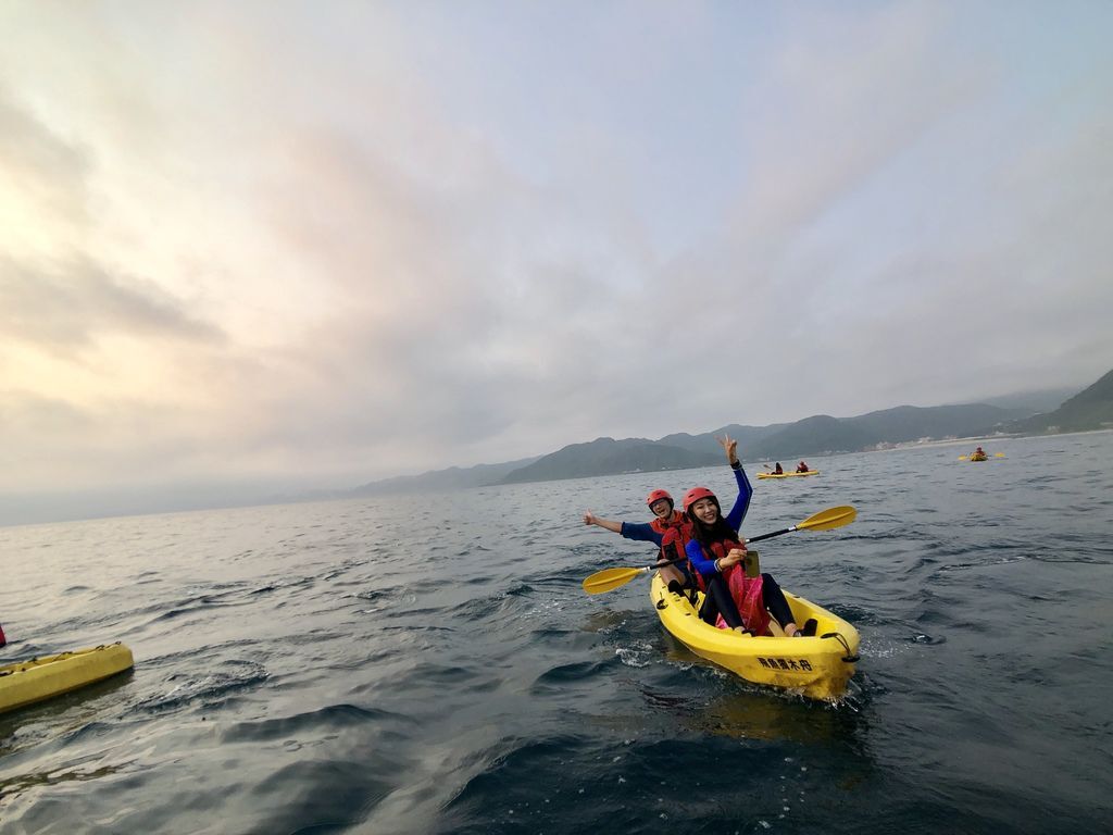  北海岸旅遊之在維納斯海岸乘著獨木舟一起看日出!【丁小羽旅遊篇】