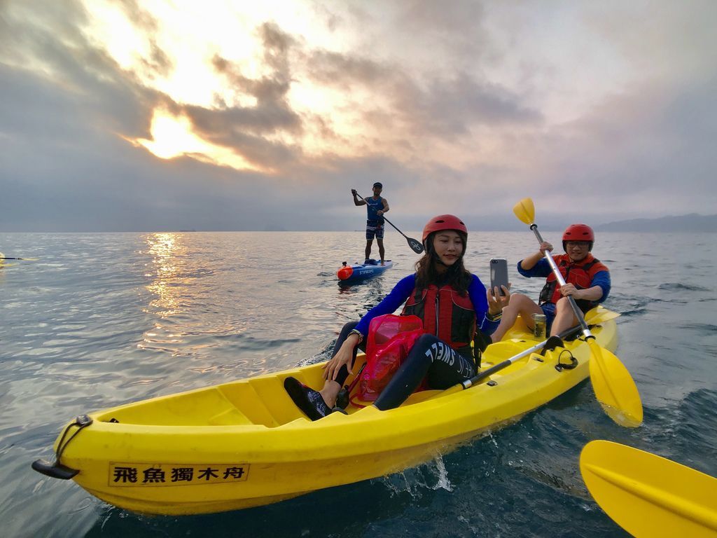  北海岸旅遊之在維納斯海岸乘著獨木舟一起看日出！【丁小羽旅遊篇】