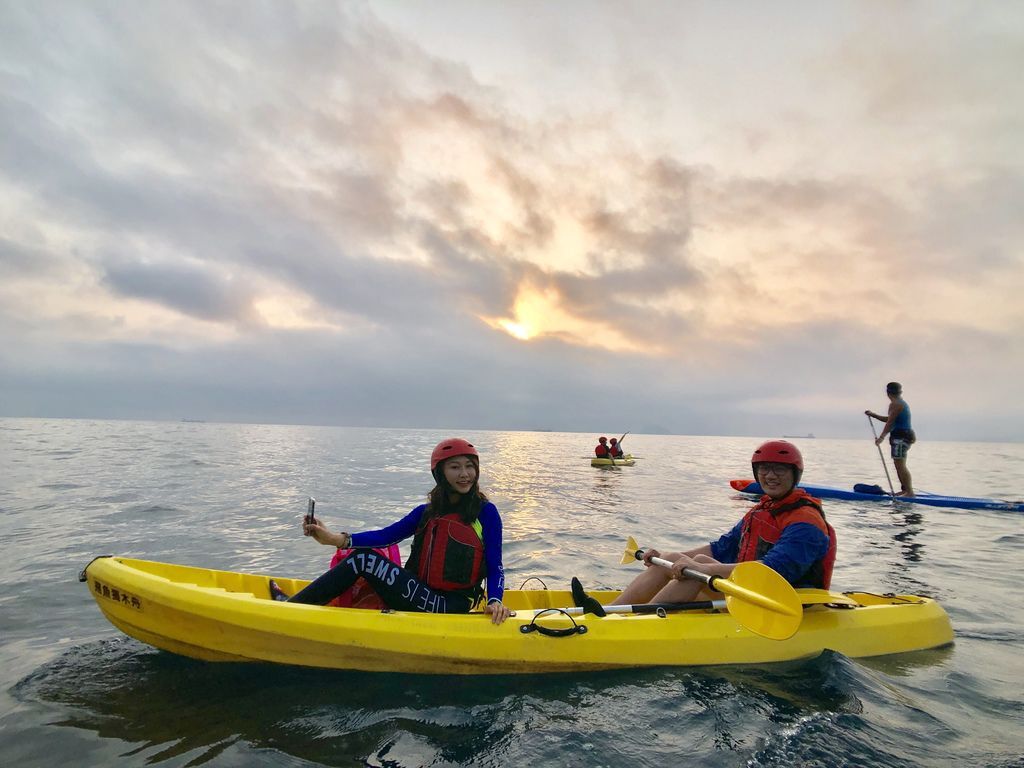  北海岸旅遊之在維納斯海岸乘著獨木舟一起看日出!【丁小羽旅遊篇】
