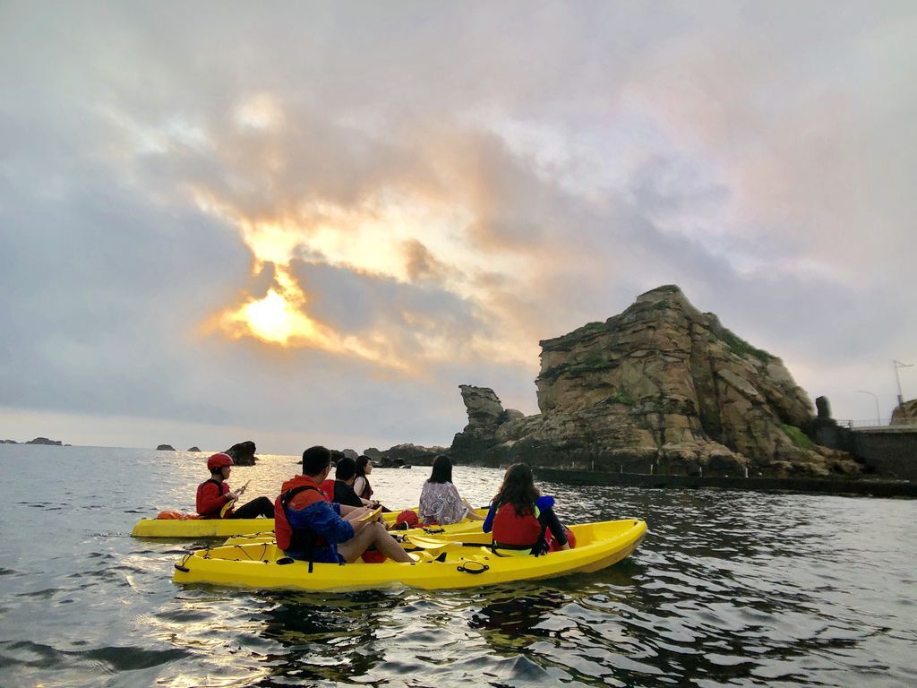  北海岸旅遊之在維納斯海岸乘著獨木舟一起看日出!【丁小羽旅遊篇】