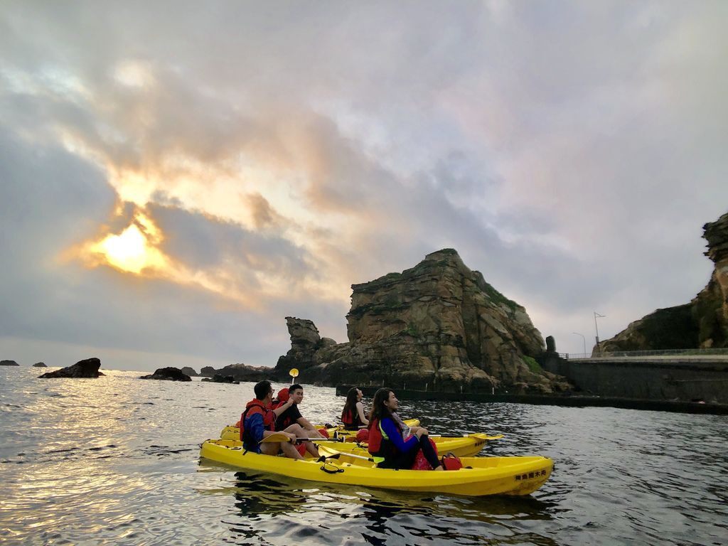  北海岸旅遊之在維納斯海岸乘著獨木舟一起看日出！【丁小羽旅遊篇】