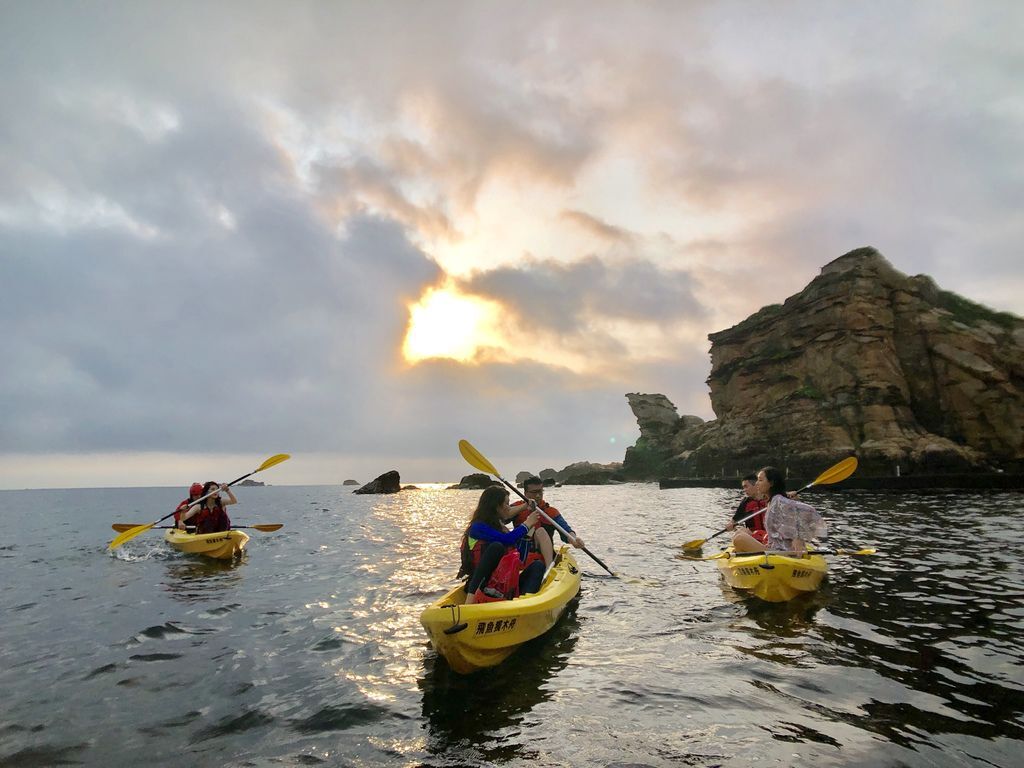  北海岸旅遊之在維納斯海岸乘著獨木舟一起看日出!【丁小羽旅遊篇】