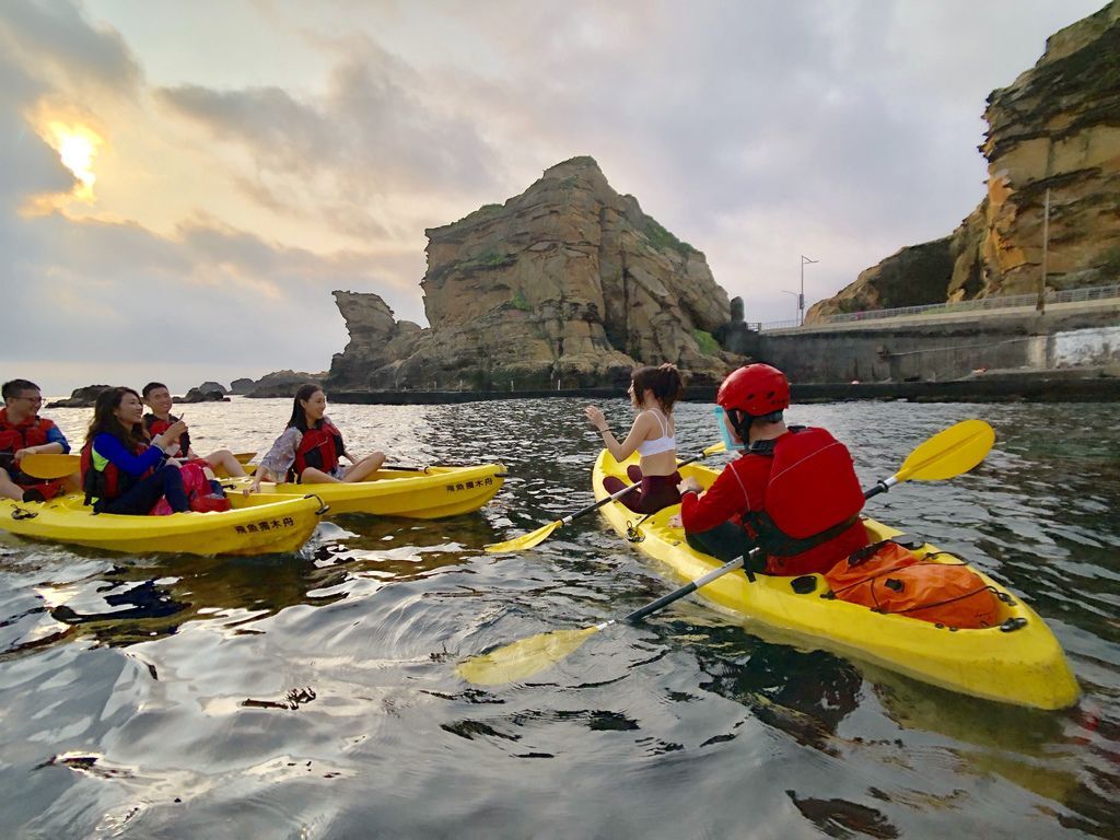  北海岸旅遊之在維納斯海岸乘著獨木舟一起看日出!【丁小羽旅遊篇】