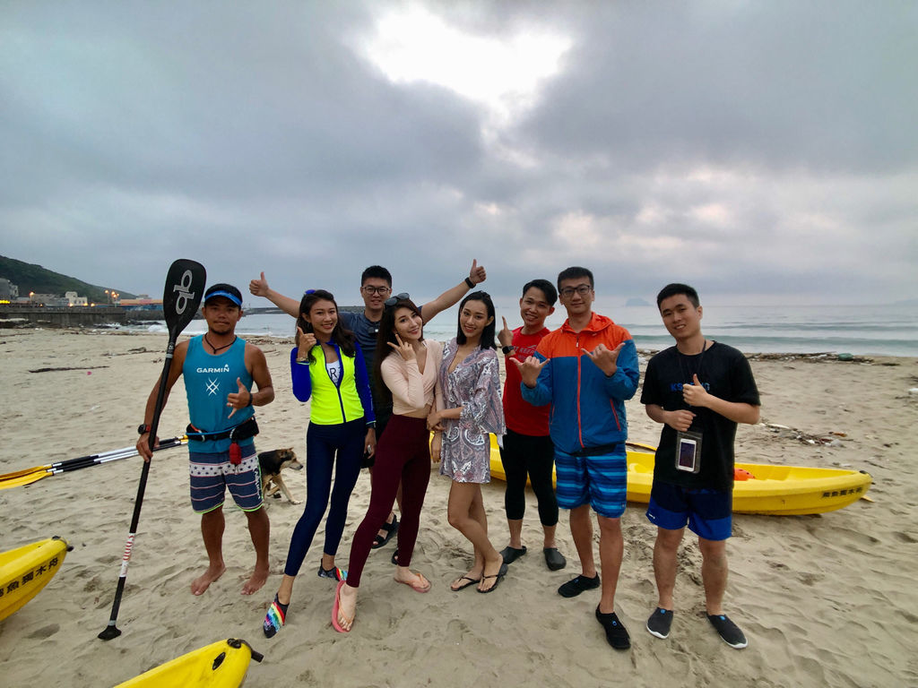 北海岸旅遊之在維納斯海岸乘著獨木舟一起看日出!【丁小羽旅遊篇】