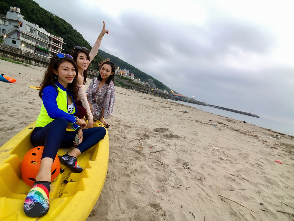 北海岸旅遊之在維納斯海岸乘著獨木舟一起看日出!【丁小羽旅遊篇】