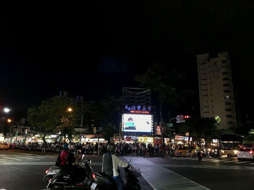 高雄飯店推薦,巨蛋瑞豐夜市平價住宿首選!御宿商旅-高雄明華館【丁小羽旅遊篇】