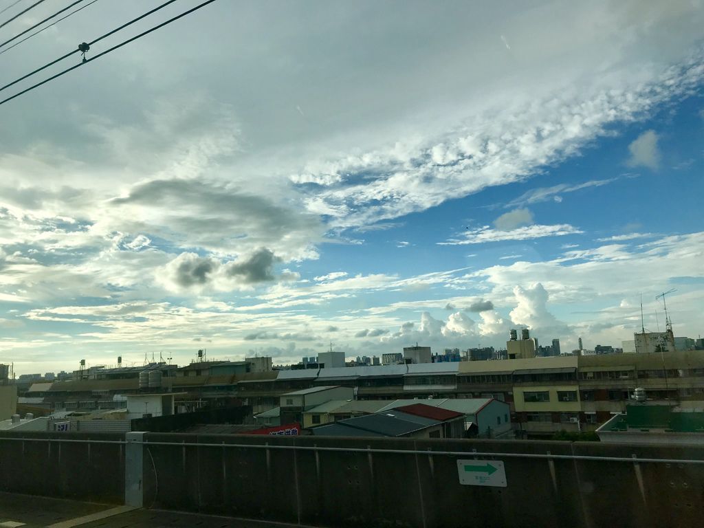 高雄飯店推薦,巨蛋瑞豐夜市平價住宿首選!御宿商旅-高雄明華館【丁小羽旅遊篇】