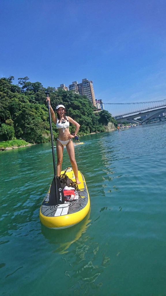 台北一日遊新玩法！今年夏天一定要玩的水上運動-SUP立槳衝浪【丁小羽旅遊篇】