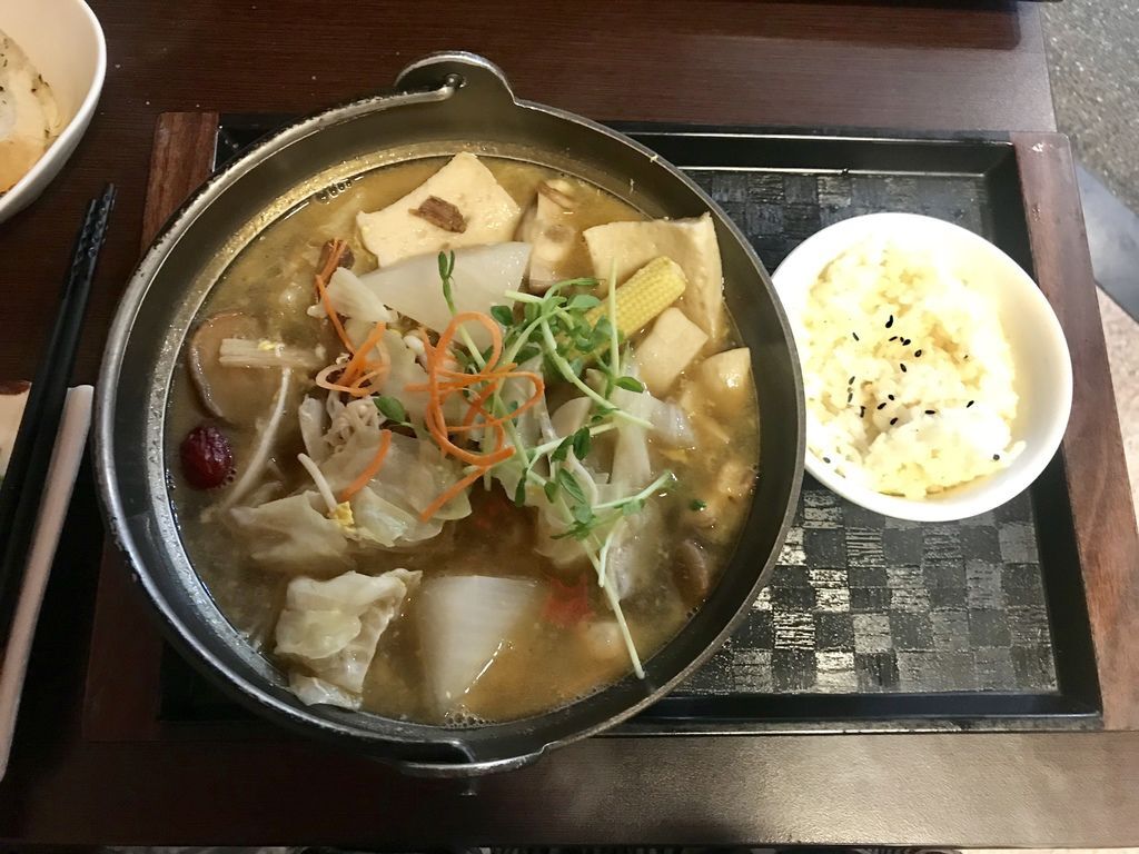 桃園美食-桃園龜山的蔬食料理-喜樂蔬食創意料理