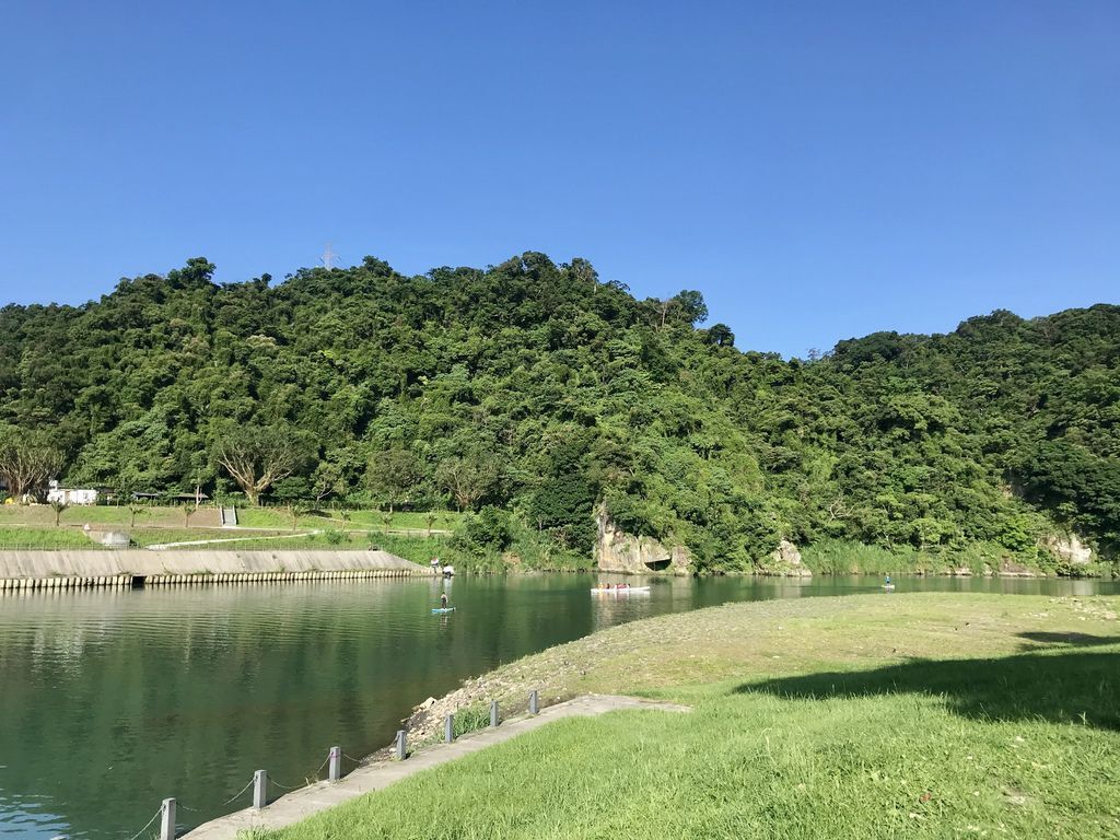 台北一日遊新玩法!今年夏天一定要玩的水上運動-SUP立槳衝浪【丁小羽旅遊篇】 台北一日遊新玩法!今年夏天一定要玩的水上運動-SUP立槳衝浪【丁小羽旅遊篇】