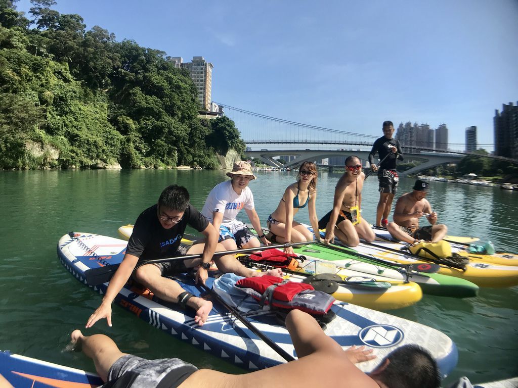 台北一日遊新玩法!今年夏天一定要玩的水上運動-SUP立槳衝浪【丁小羽旅遊篇】 台北一日遊新玩法!今年夏天一定要玩的水上運動-SUP立槳衝浪【丁小羽旅遊篇】