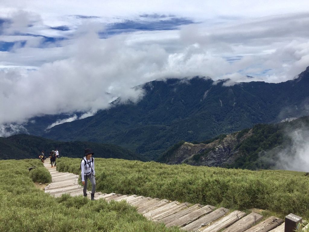 台灣百岳登山-入門的百岳合歡山東峰,讓你漫步在雲海中！【丁小羽登山篇】