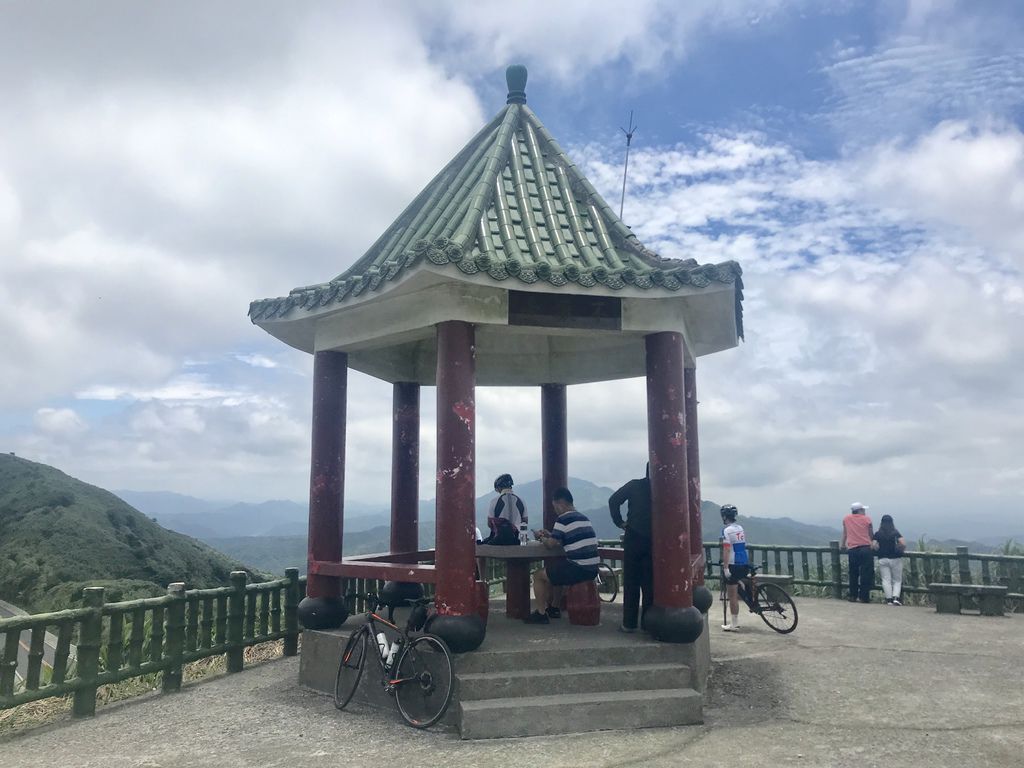 新北登山-瑞芳景點-走訪金字碑古道、寂寞公路跟不厭亭【丁小羽登山篇】